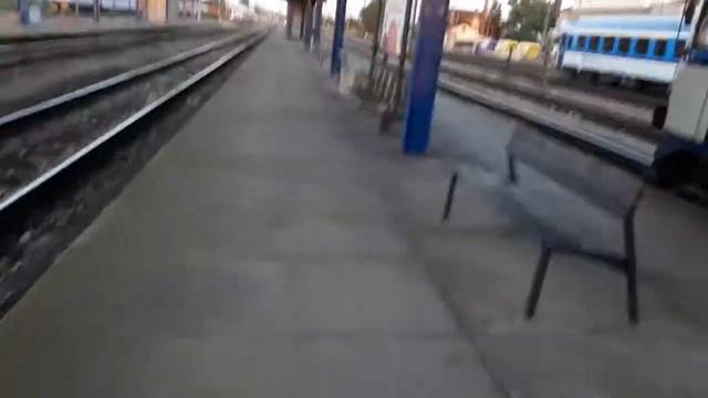 Чехия.Нимбурк.Вокзал и Авто в небольшом городке Чехии .Прогулка вечером по городу в Выходной день. смотреть онлайн