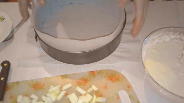ШАРЛОТКА с ЯБЛОКОМ и ПЕРСИКАМИ, / ПРОСТОЙ РЕЦЕПТ./БИСКВИТНЫЙ ПИРОГ./НЕЖНОЕ ИСКУШЕНИЕ.