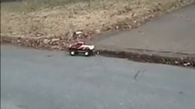 1/6 SCALE "TOY GRADE" 4X4 TOYOTA TUNDRA 16.8V смотреть онлайн