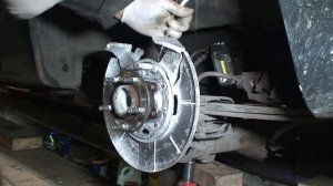 Chrysler  Voyager IV Replacing the rear adapter  disc brake  - замена заднего  грязезащитного щитка