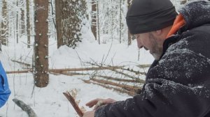 Только огниво и нож. Как развести костёр зимой в лесу.