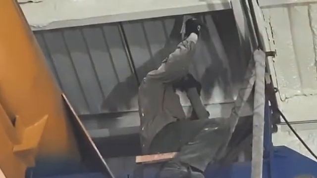 нанесение покрытия ППУ для утепления. смотреть онлайн