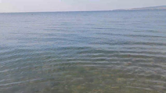 Золотые пляжи. На горизонте Феодосия - бывший город работорговли в древности. смотреть онлайн