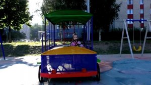 Катя и Макс на детской площадке Катя плачет Макс нашел косточку Toy lost on outdoor playground