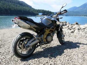 обзор Aprilia Shiver в сравнении с Yamaha FZ1