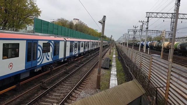 81-765/766/767 "Москва" на перегоне "Рязанский проспект" - "Выхино" смотреть онлайн