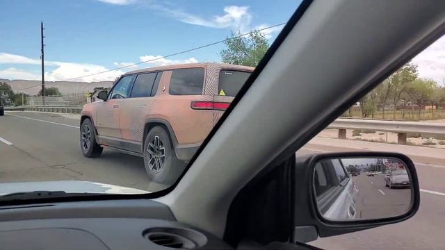 Rivian R1S Spotted 7/30/2021 смотреть онлайн
