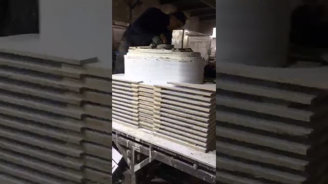 Распалубка оригинальной раковины из бетона.