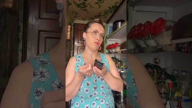 Мама в 2005 купила себе первый мобильный телефон. смотреть онлайн