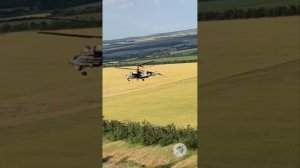 ??Ka-52 アリゲーターの驚異的な生存力を示す貴重な映像。??英国製対空ミサイルに尾部に?命中されたにもかかわらず、ヘリコプターは尾部の一部を失ったが飛行を続け基地までたどり着いた。