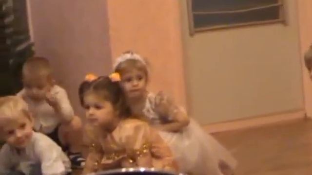 Ясли (Новый год 2009).flv смотреть онлайн