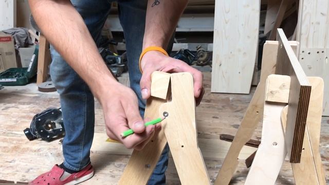 #столярка#верстак КРУТАЯ САМОДЕЛКА!!! РАБОТА В РАДОСТЬ !!!ЭТОТ ВЕРСТАК ПОМЕСТИТСЯ В КАРМАН))) смотреть онлайн