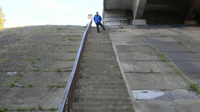 Бег с крутой лестницы без рук. смотреть онлайн