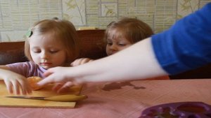 Маша Женя приготовление желе Masha Zhenya cooking jelly
