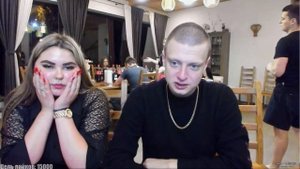 Яна отжимается. Яна спалила попу. Намочила футболку 0_0