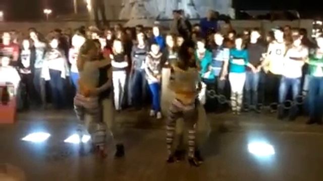 Ninayotoo группа. Экспериментальная хореография. Девочка гипнозами танцуют. Девушка гипнотизирует танцами. Гипнотизирующий танец.