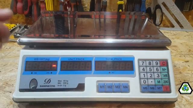 ♻️ scrapping out a model train set controller unit смотреть онлайн