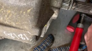 Фрикционный механизм поворота. Применение: гусеничный вездеход.