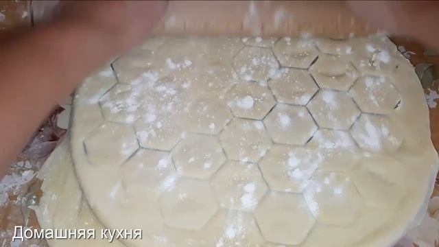 Как лепить пельмени на пельменнице