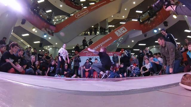 МАТИНА (DOMINANT) vs ROCK FOK (LILKILLAZ) | 1/8 FINAL | BREAKDANCE CUP | МОСКВА | 2017 смотреть онлайн