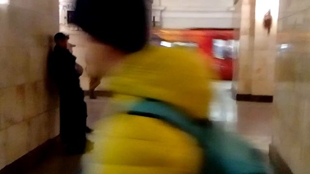 Именные кинопоезда "Кино победы" и "Легенды кино" отправляются со станции метро Октябрьская. смотреть онлайн