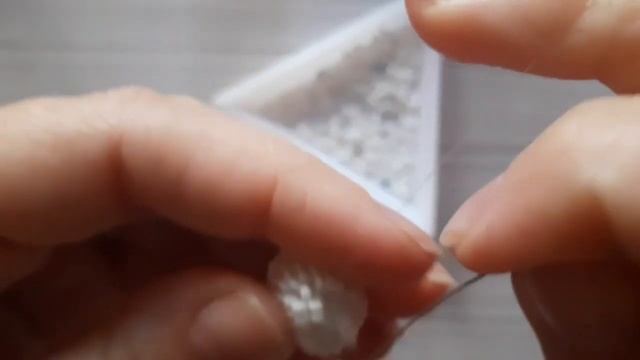 Часть 2. Объемный зайчик из бисера мастер класс. Квадратное плетение. Кирпичный стежок смотреть онлайн