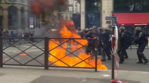 Первомайские шествия в Стамбуле и Париже переросли в беспорядки и столкновения с полицией