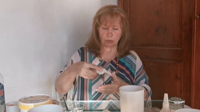 Декупаж пластмассовых баночек.(2 способа). Полезная вещь.