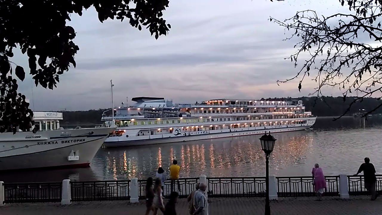 Кострома. Волга. Отправление теплохода. 29.08.2018.
