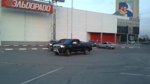 2011 05 29 ---2 Тойоты Тундры сравнение