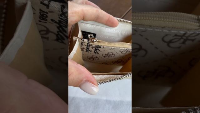 Кошелёк GUESS смотреть онлайн