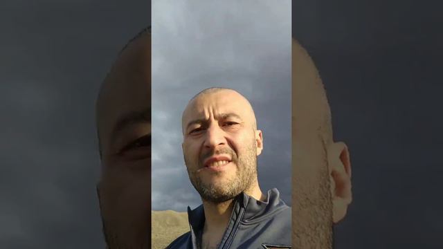 Self-defense against a wolf in mountains - Самозащита от волка в горах смотреть онлайн