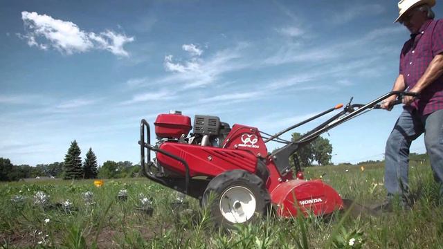 Он полгода вскапывал свое поле. Соседи думали, что он сошел с ума. Но вот, что получилось... смотреть онлайн