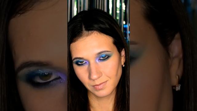 Блестящие синие смоки - чем не новогодний макияж?! ?#shorts #makeup#ilovemakeup #beauty#mua#color