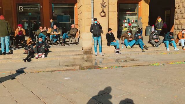 Греемся и наслаждаемся солнцем. Стритстайл. Болонья прогулка по городу. ИТАЛИЯ | 92 смотреть онлайн