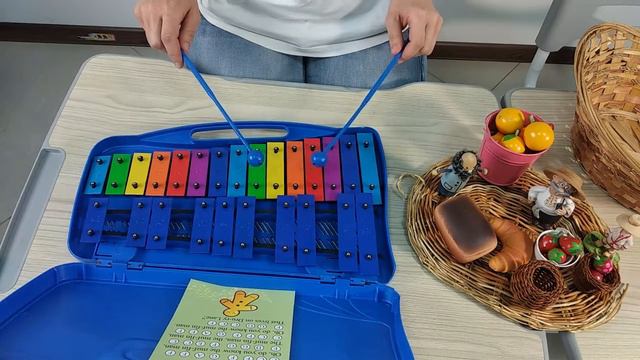 Do you know the Muffin Man? Chromatic Glockenspiel (Xylophone) with Songs Cards смотреть онлайн