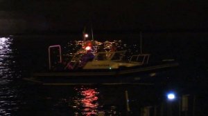 Патрульный катер Росгвардии  на Пушкинской  набережной перед запуском салюта