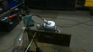Двигатель от бензопилы с катушкой зажигания от авто.