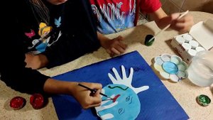 Сохраним планету. Поделка из картонной коробки.