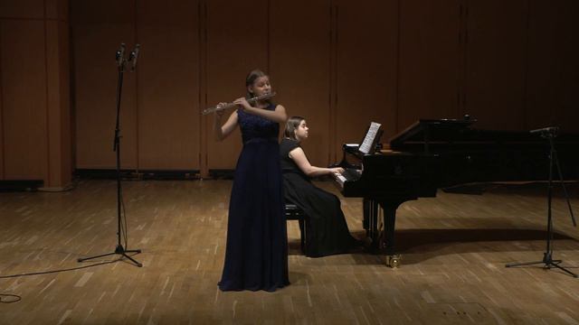 V. Blodek/В. Блодек Концерт для флейты ре мажор, 2 и 3 части. Исп. Макарова Виктория, 13 лет смотреть онлайн