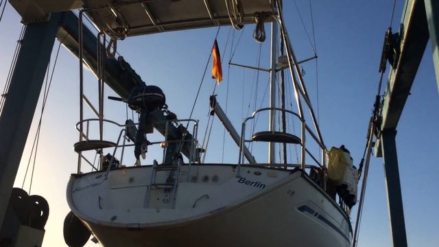 Подъм яхты с воды 4/12/17 |Bavaria-47 ocean |Отдых под парусом с Free Sail ! смотреть онлайн