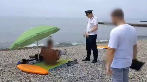 На сочинских пляжах начали штрафовать нудистов