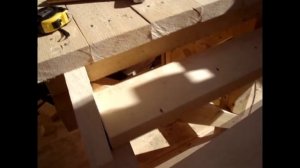 Делаем лестницу. Дом на дереве. Вырезаем и закрепляем ступени.