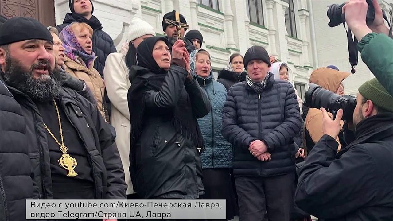 В Киево-Печерскую лавру утром вновь прибыли члены комиссии по инвентаризации имущества
