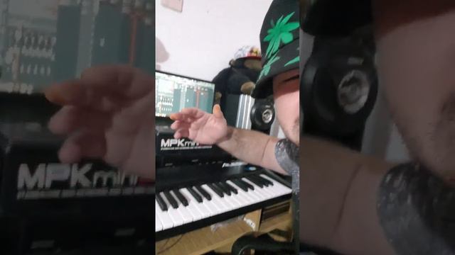 ce-i fa asta😂 #foryou #pentrutine #flute #fluier #fypシ゚viral #hat #green #fypシ #fy #gangsta #omg смотреть онлайн