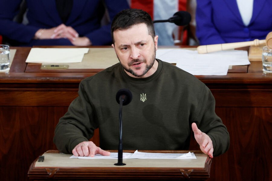 Зеленский внес в Раду проекты о продлении военного положения и мобилизации на Украине | новости дня