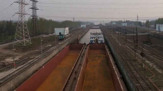 Прохождение корабля через шлюзы на дамбе. TimeLapse смотреть онлайн