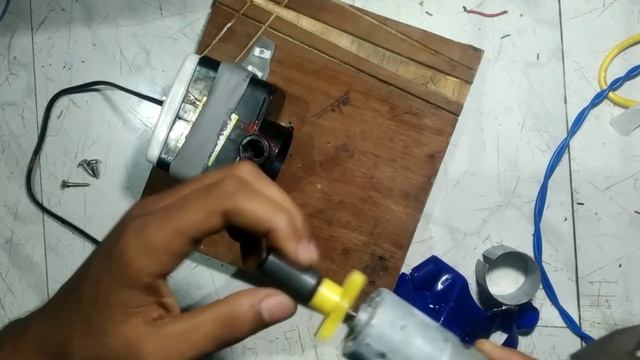 how to make 12 volt to 220 volt generator.generator kaise banaen.generator kaise banaen motor se. смотреть онлайн