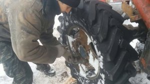 РАЗОРВАЛО БОРТОВУЮ ЛТЗ Прямо в лесу. Чистим Дорогу ЛТЗ-60АВ.mp4