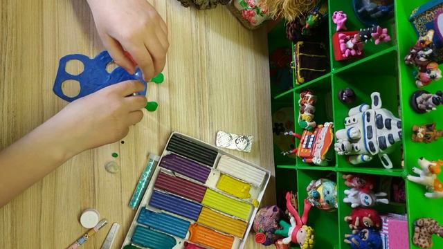 ПОРОБКИ З ПЛАСТИЛІНУ | ПРИБУЛЕЦЬ смотреть онлайн